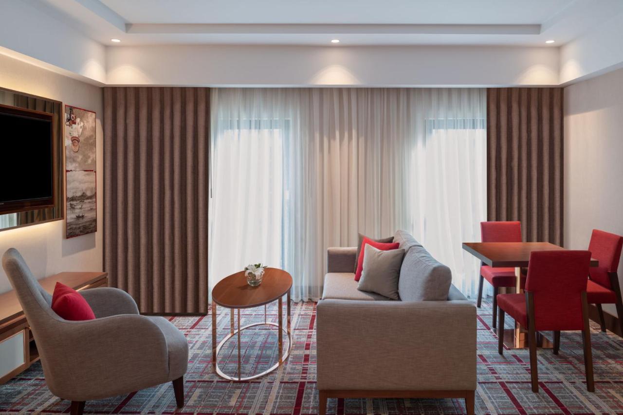 Mövenpick Hotel Istanbul Asia Airport Exteriör bild A suite at the hotel