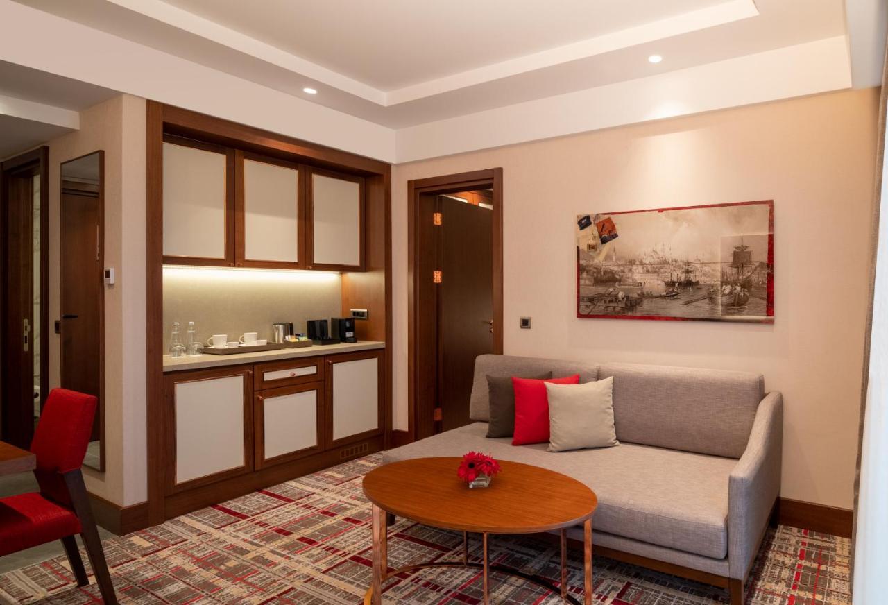Mövenpick Hotel Istanbul Asia Airport Exteriör bild A suite at the hotel