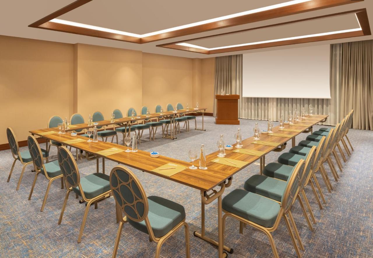 Mövenpick Hotel Istanbul Asia Airport Exteriör bild U-shaped table layout