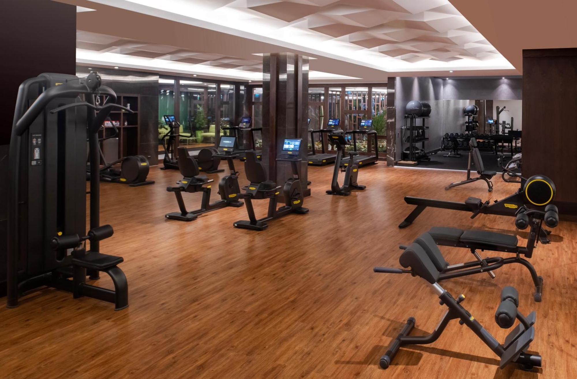 Mövenpick Hotel Istanbul Asia Airport Exteriör bild The gym at the hotel